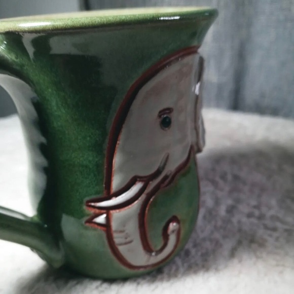 Mudworks USA Pottery 3D Hand Sculpted Elephant Mug 12 Oz - Picture 3 of 8
